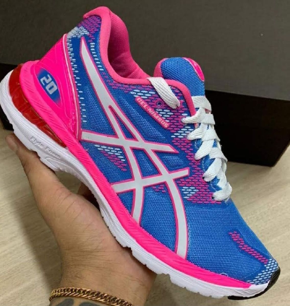 tenis feminino colorido para academia