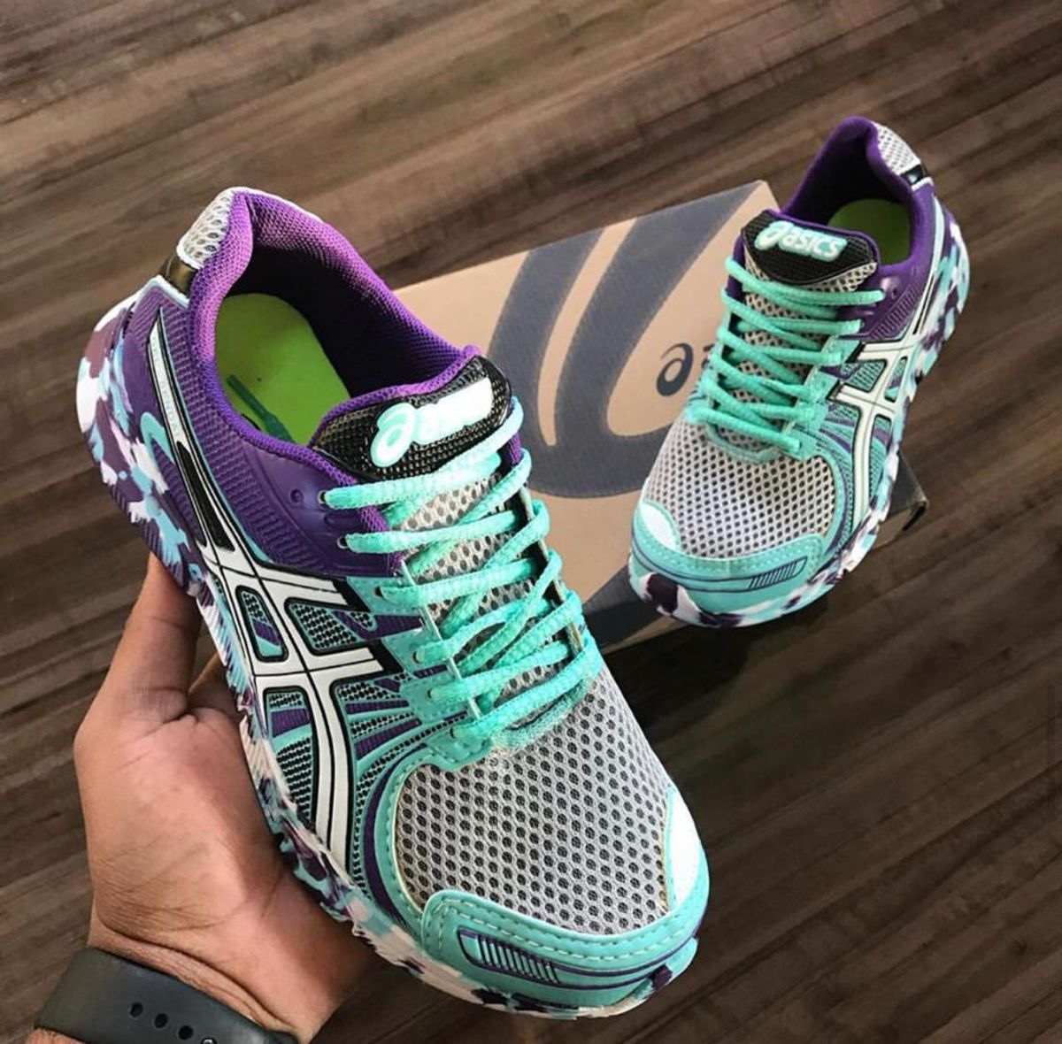 Tenis asics feminino sales para caminhada promoção