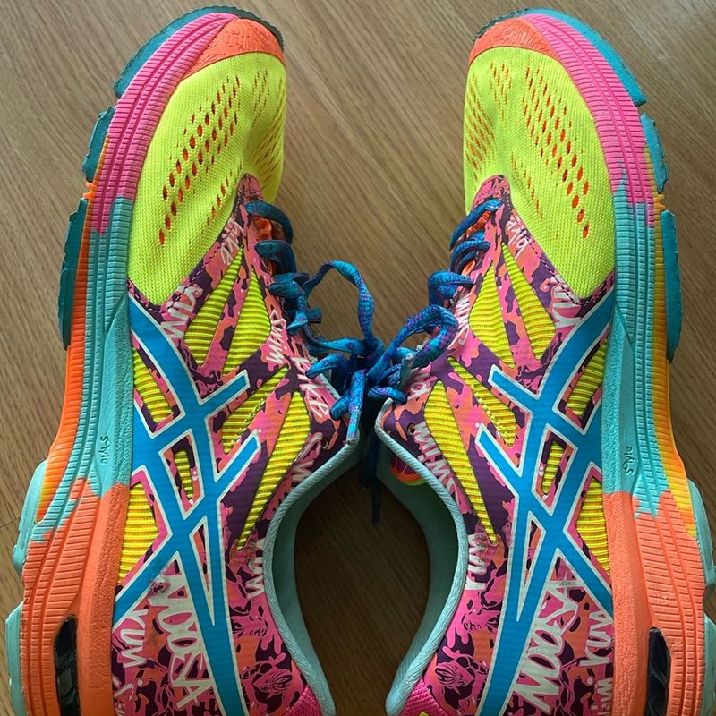 Tenis asics hot sale feminino neon