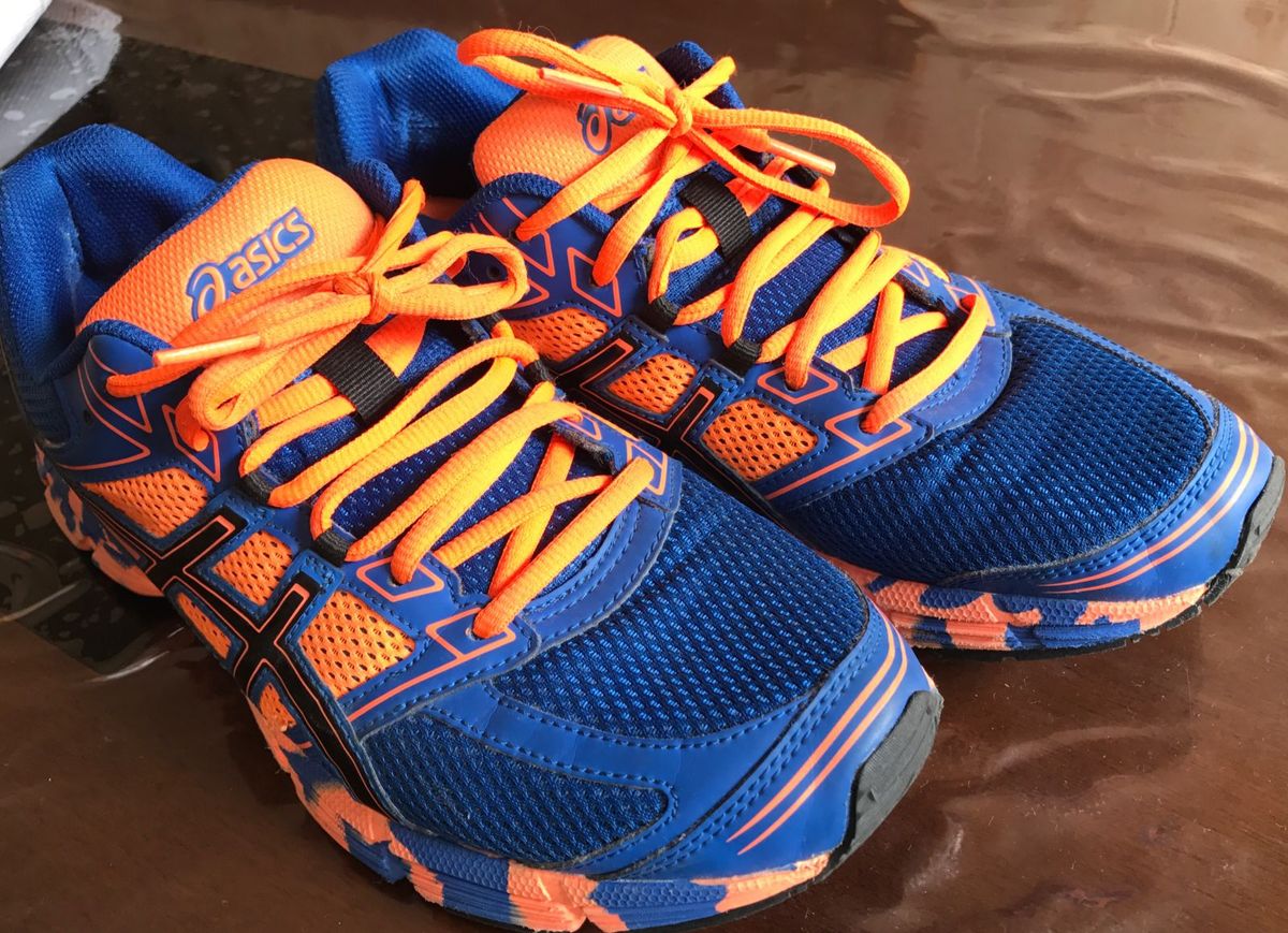 tenis asics azul e laranja