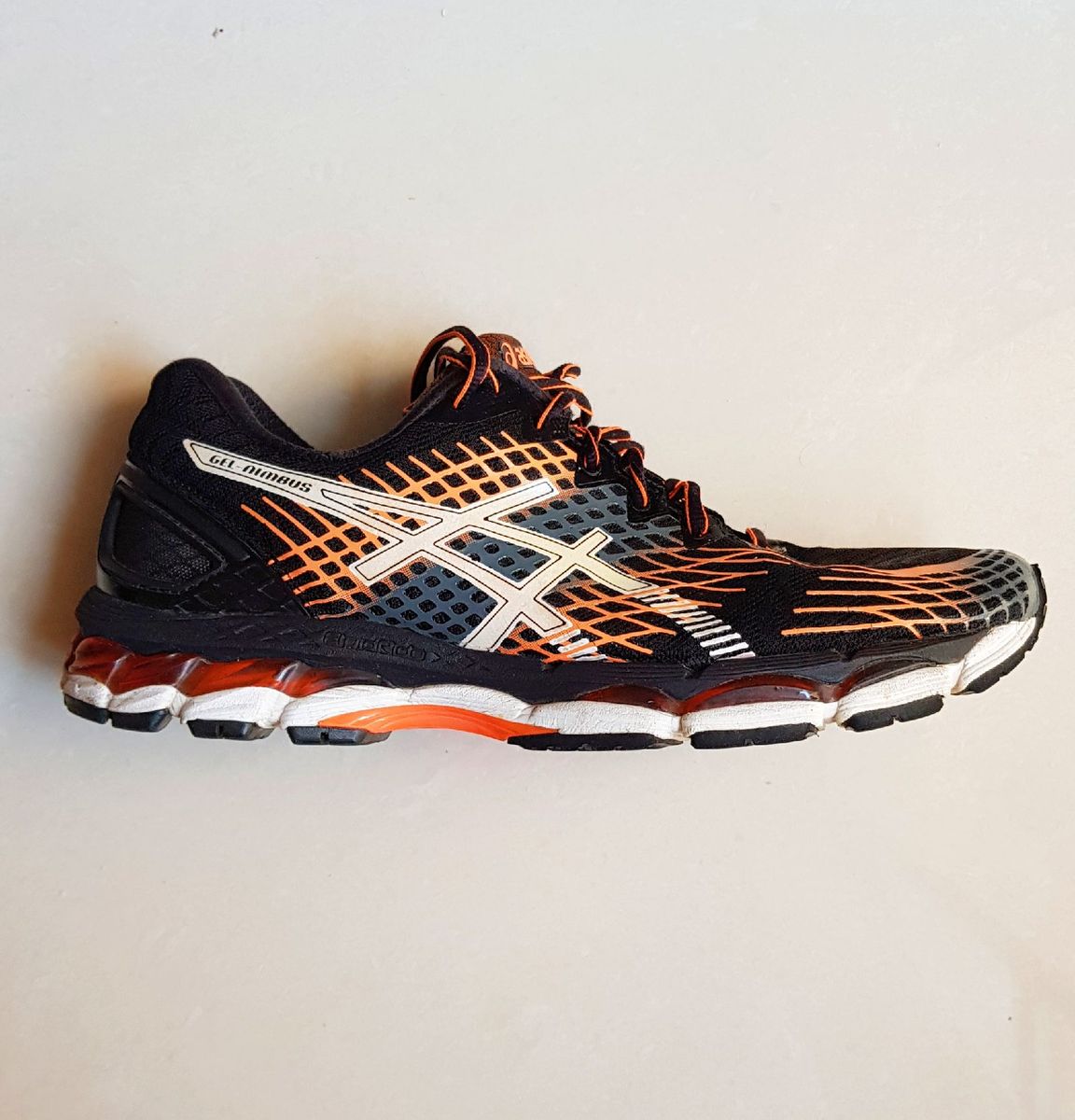 tenis asics laranja masculino