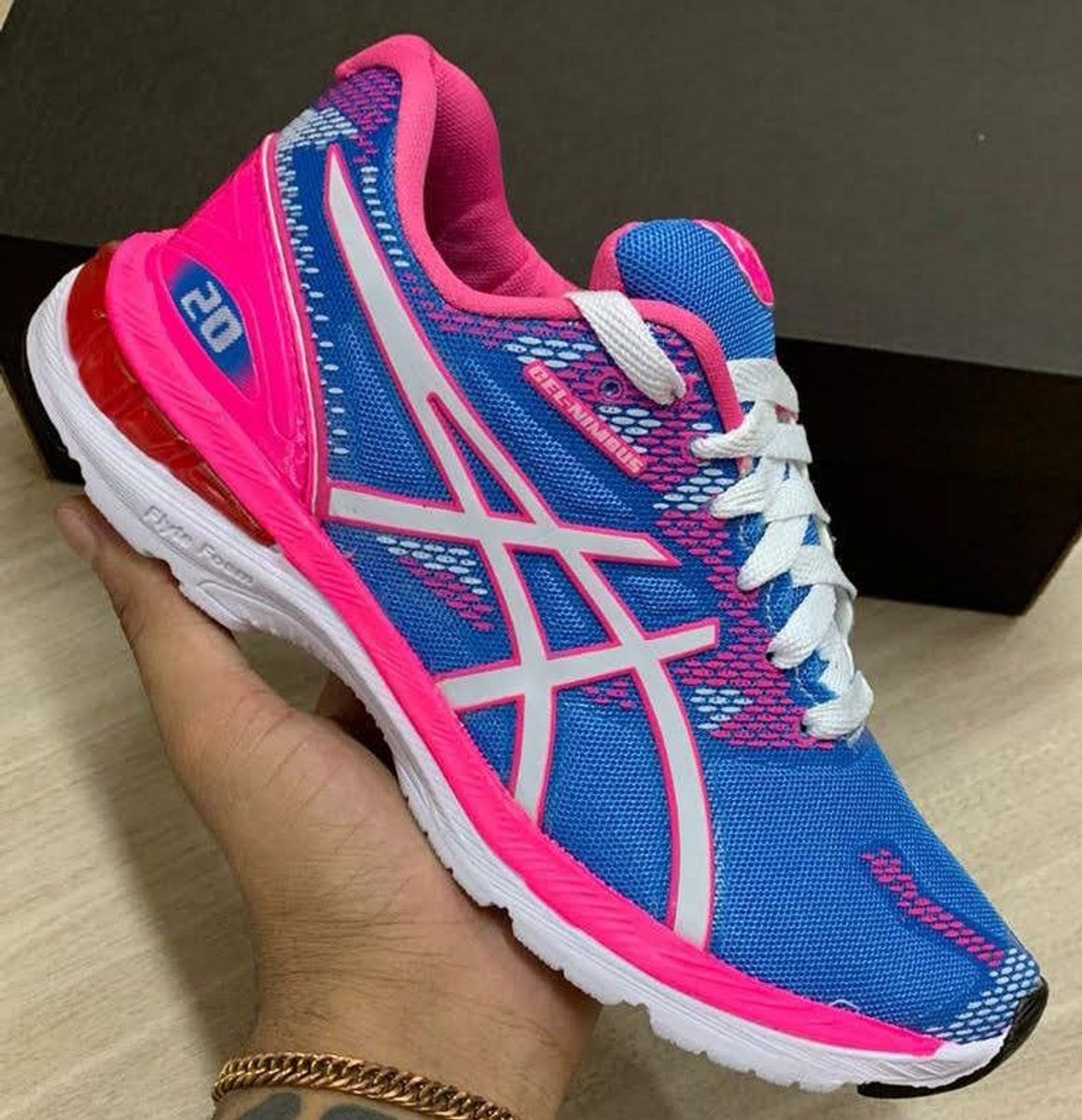 tênis asics para academia