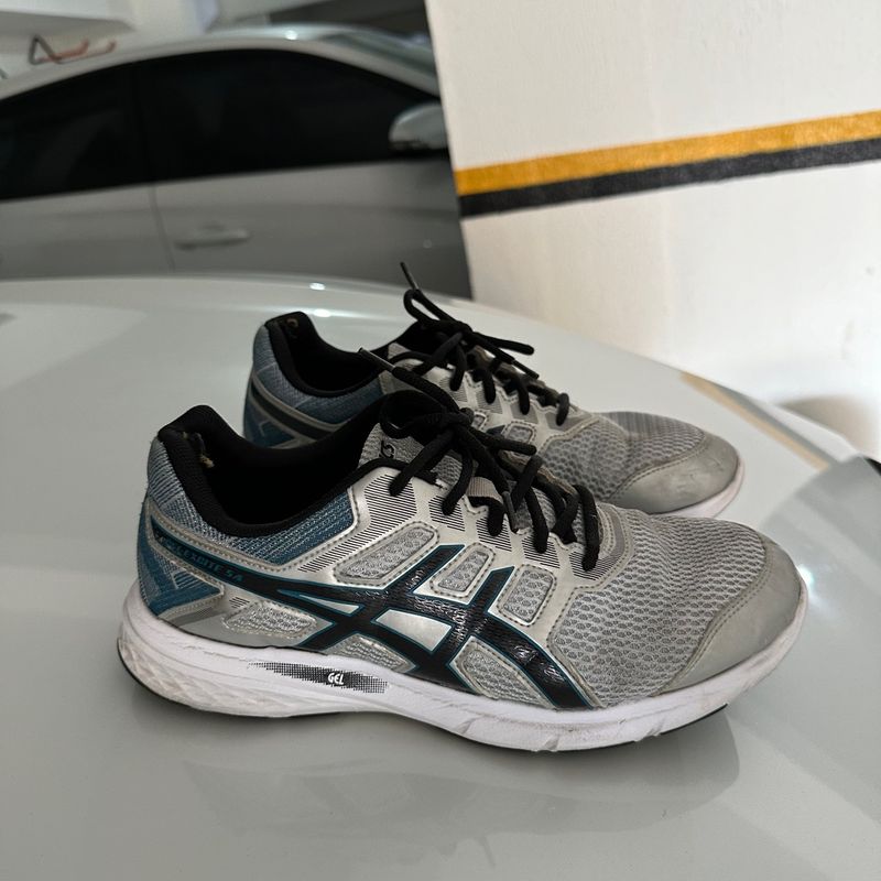 Pisada pronada hot sale tenis asics