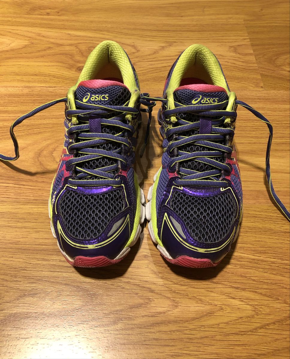 tenis asics roxo com verde limao