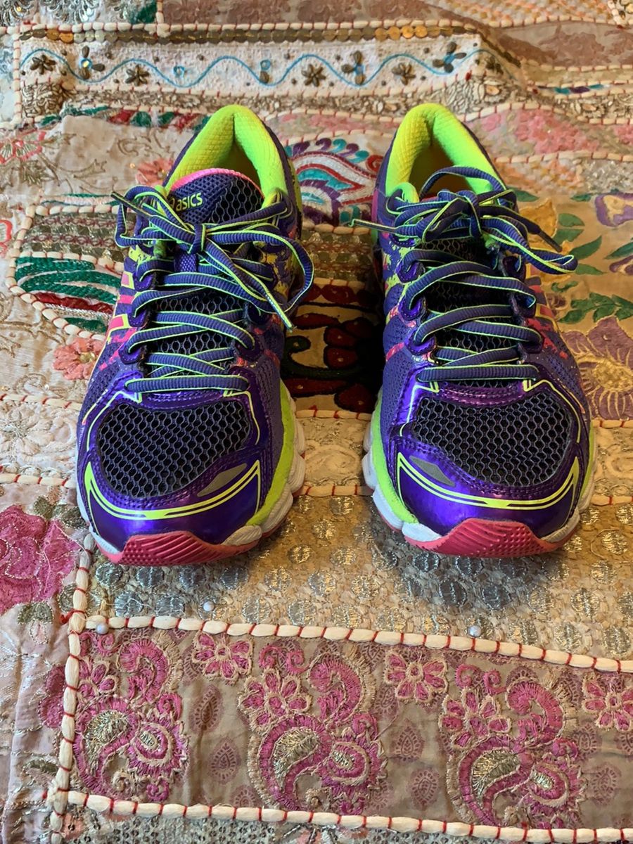 tenis asics roxo com verde limao