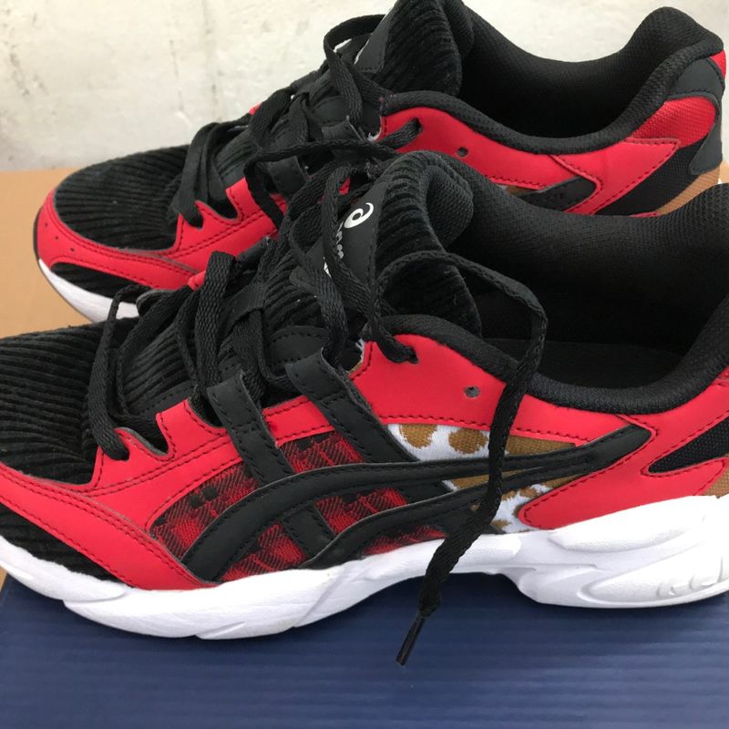 Asics vermelho e outlet preto