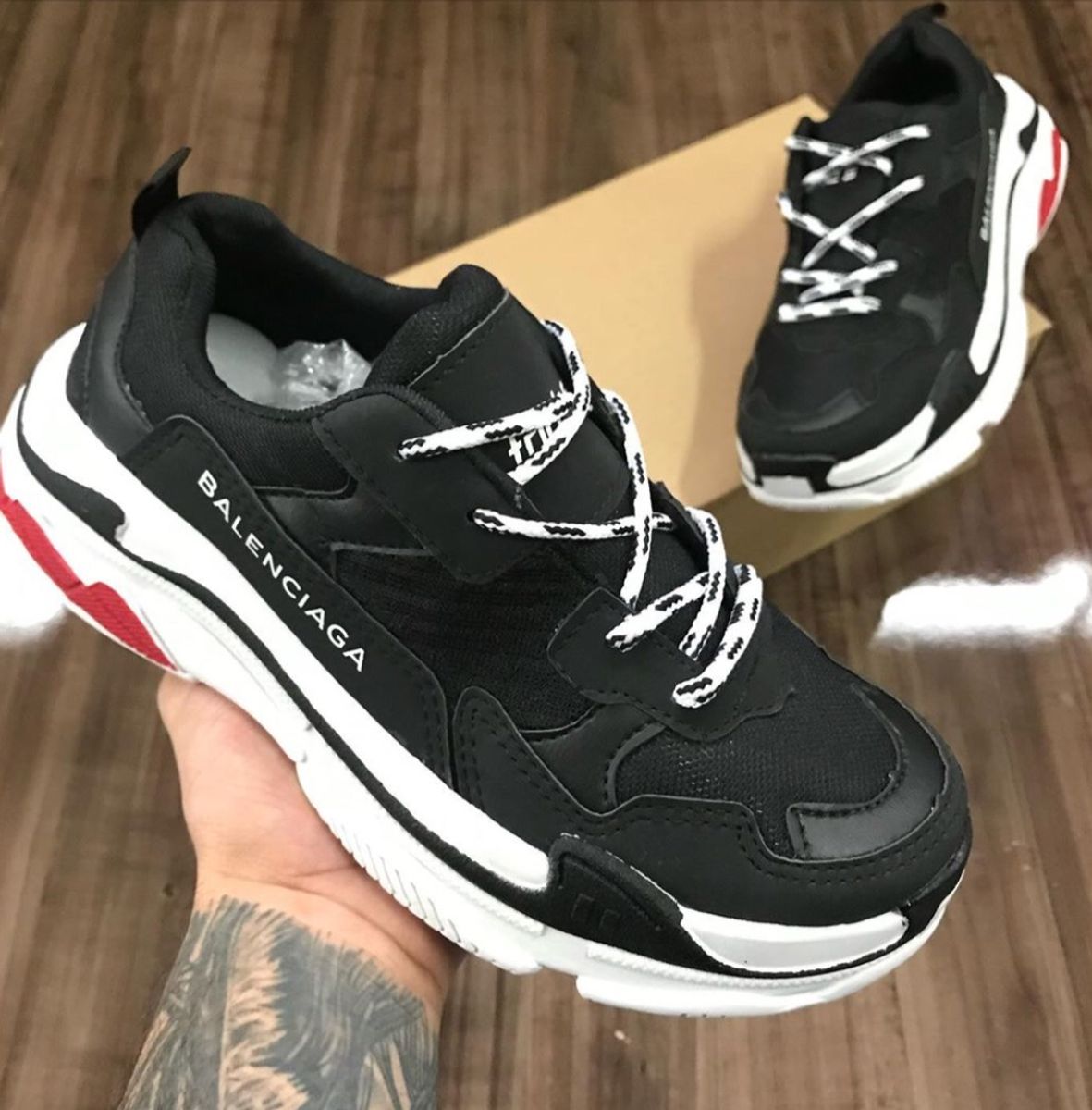 tenis balenciaga preto e branco