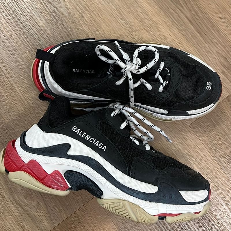 Tenis balenciaga preto e 2024 vermelho