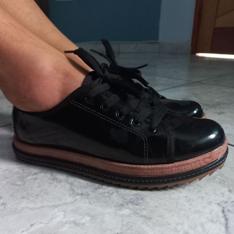 Tenis verniz preto sales beira rio