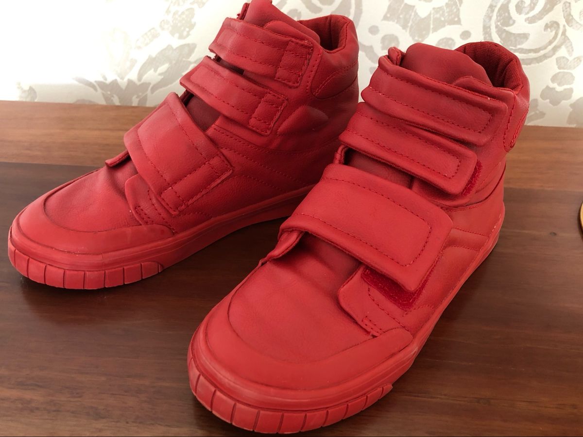 tenis vermelho menino