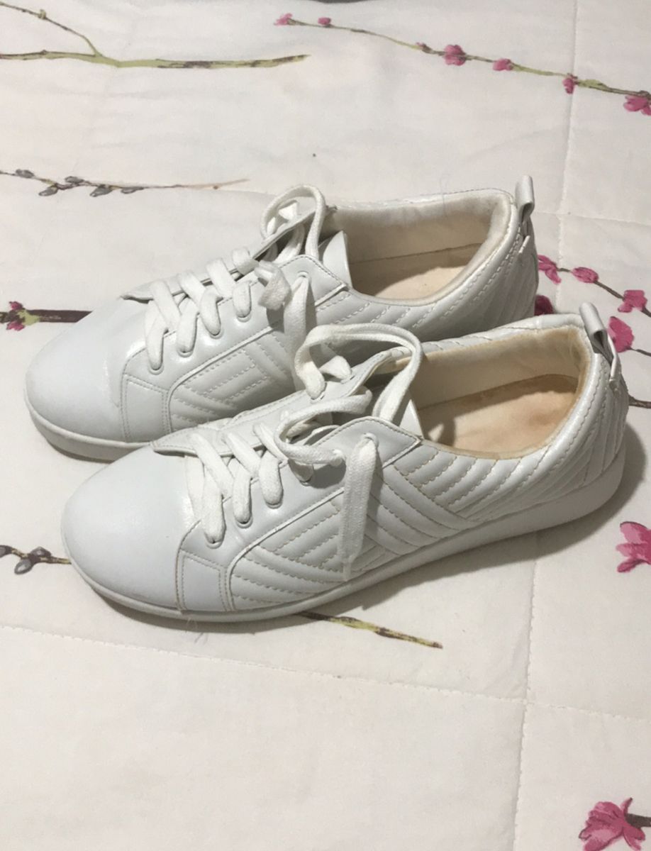 tenis branco feminino arezzo