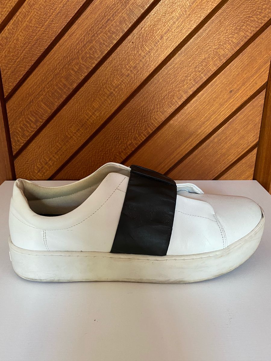 tenis couro branco arezzo