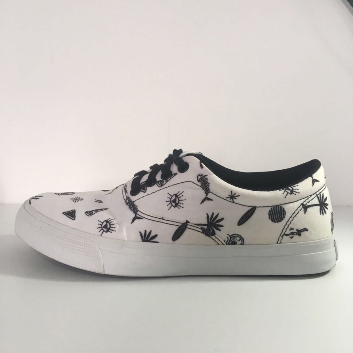 tenis branco feminino com desenhos