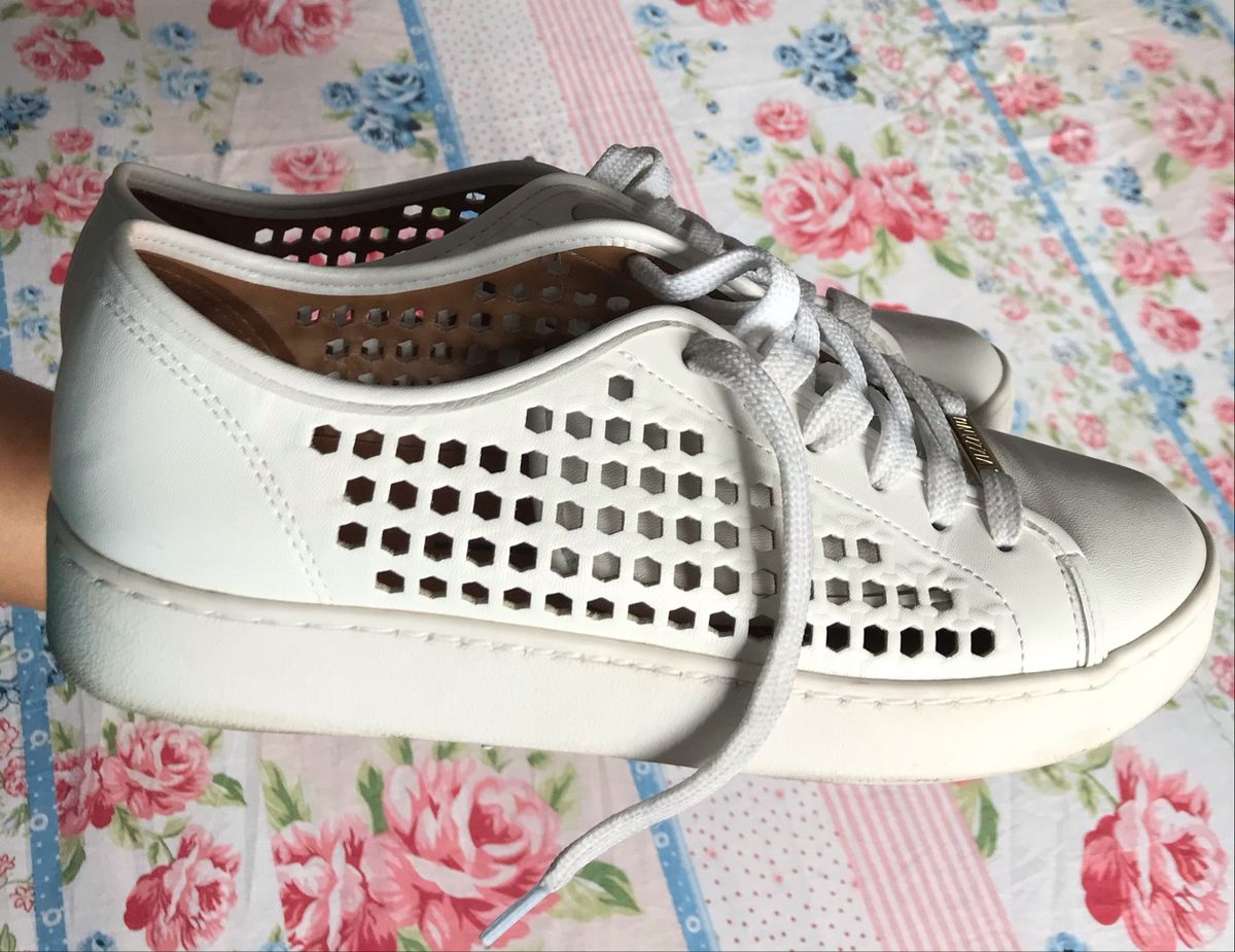tênis vizzano branco com furinhos