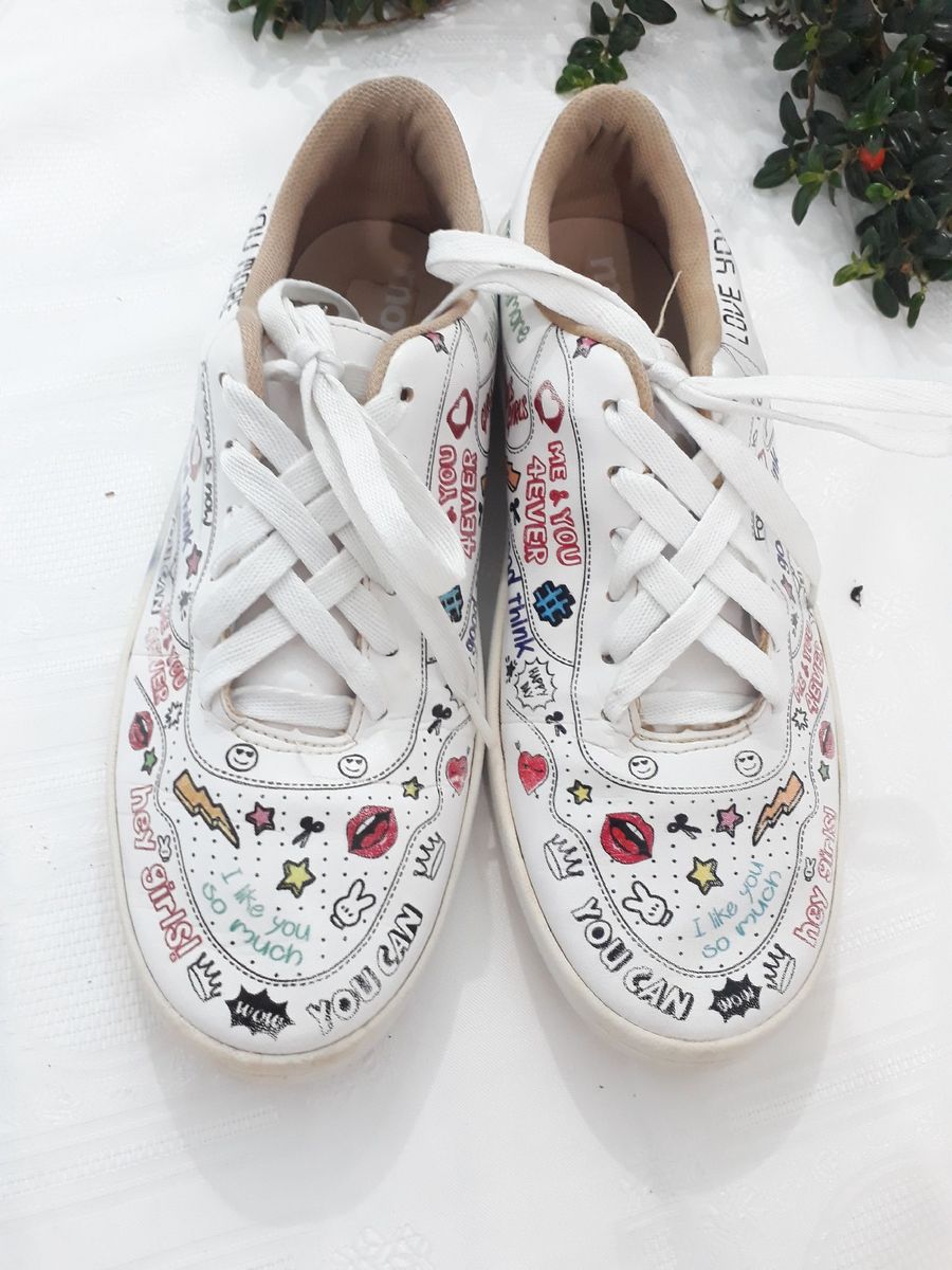 tenis branco estiloso