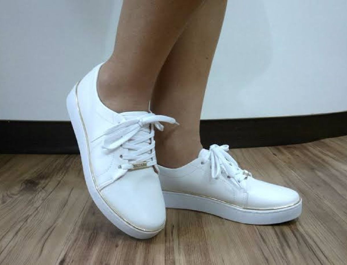 vizzano tenis branco com dourado