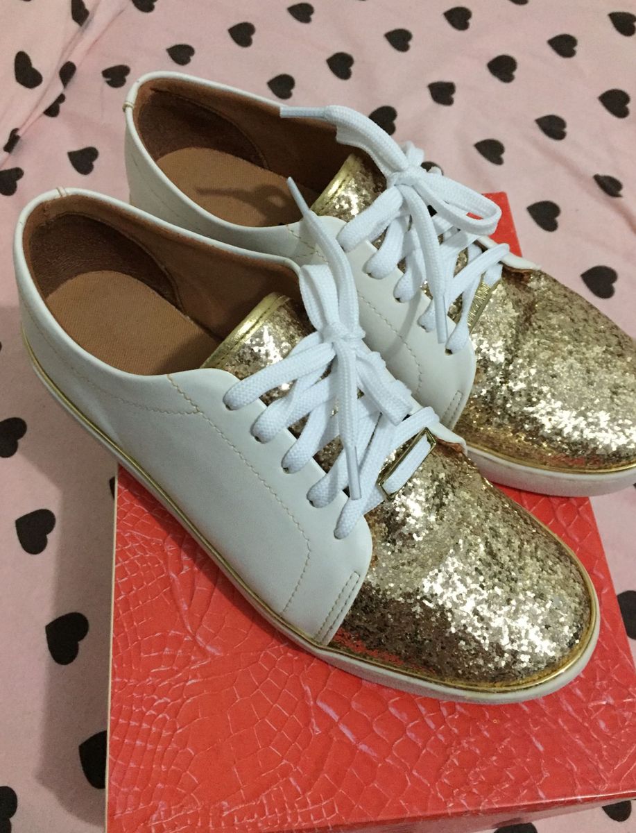 tenis vizzano brilhoso