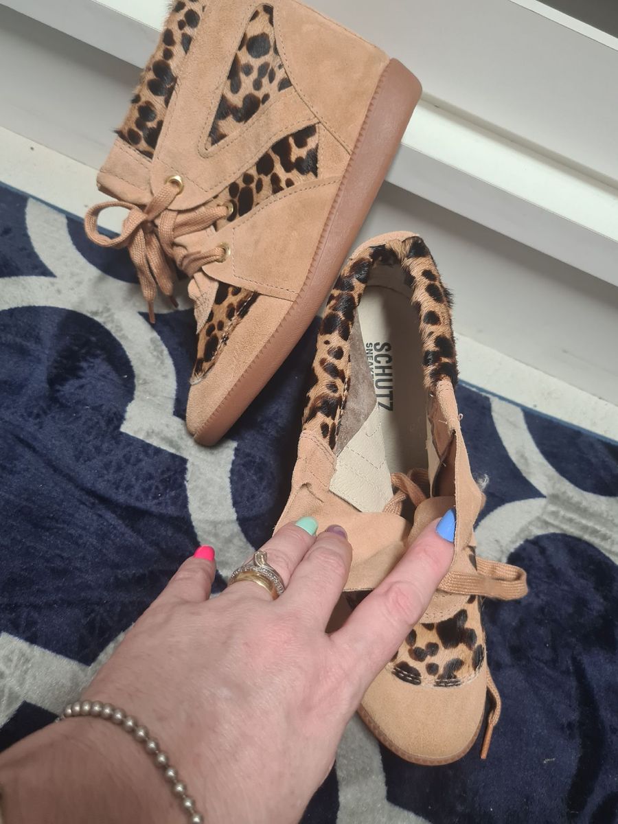 tenis com salto dentro