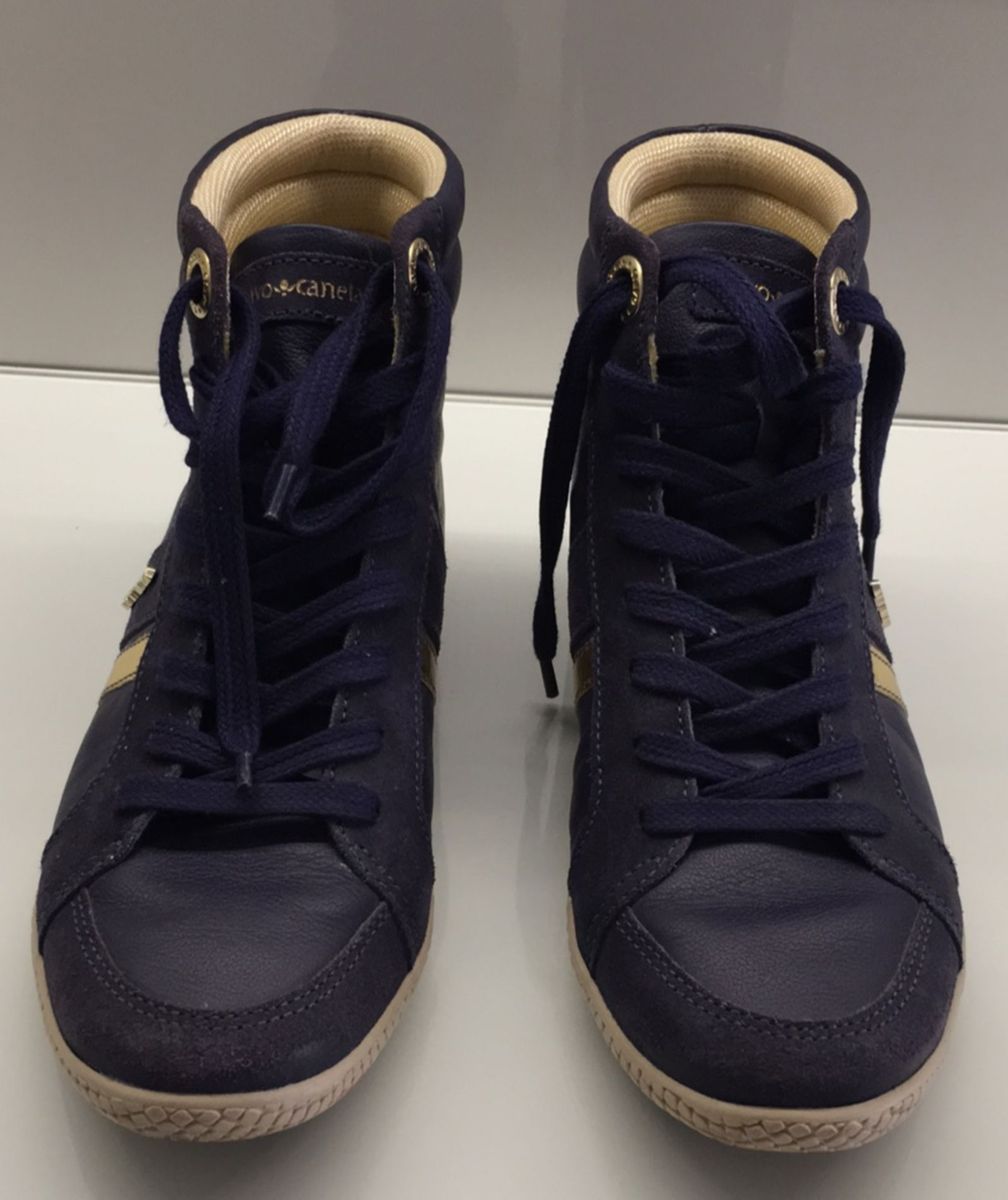 tênis cano alto cravo e canela