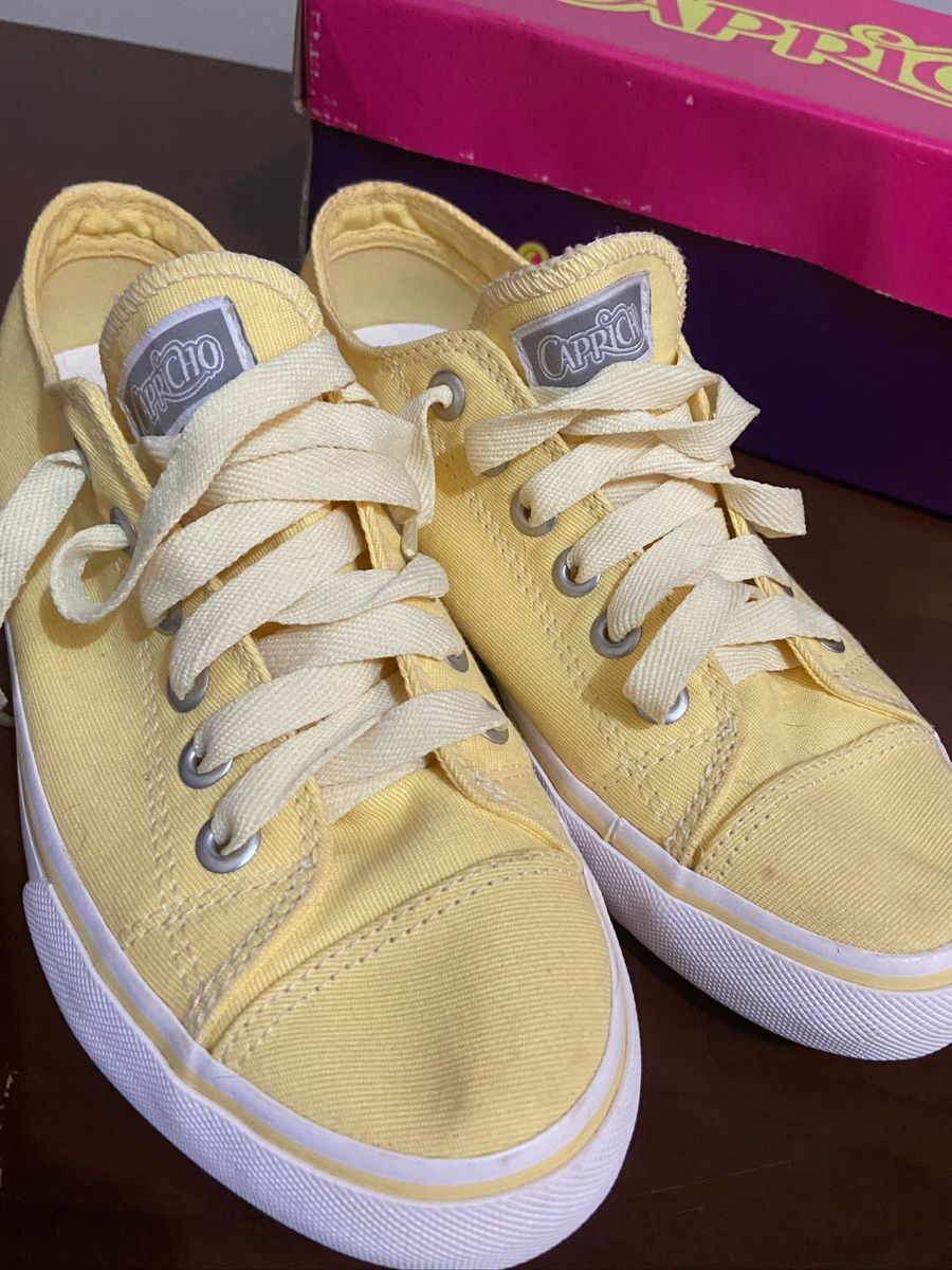 tenis capricho amarelo