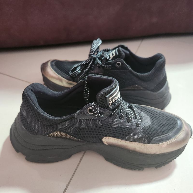 Tênis Carmen Steffens Preto e Dourado Tênis Feminino Carmen