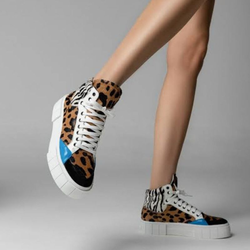 T nis Carrano Cano Longo Wild Flatform em Pelo Animal Print Azul