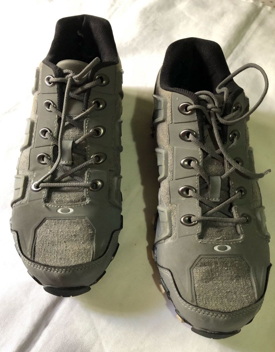 caveirão oakley preto