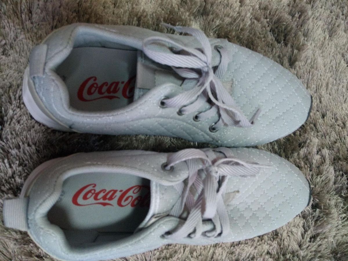 tenis coca cinza