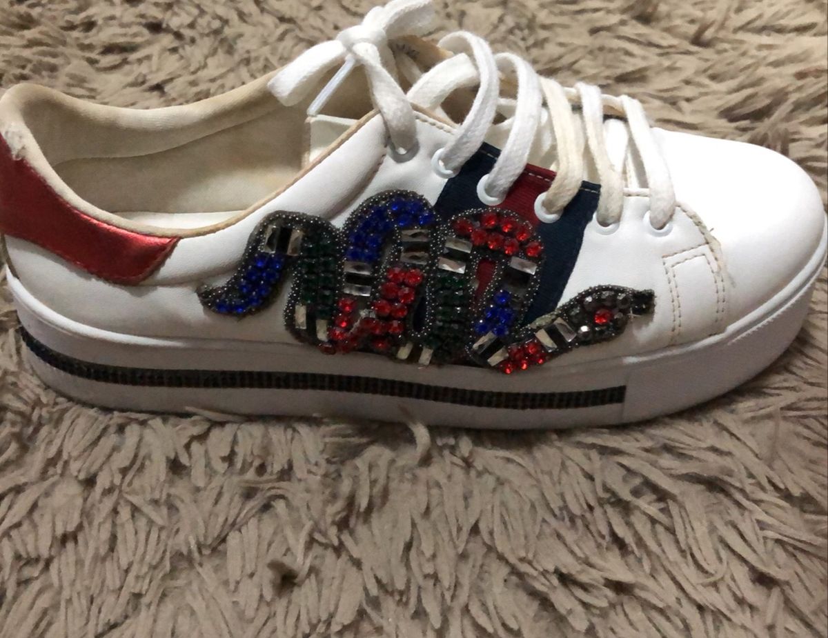 tenis com pedraria constance