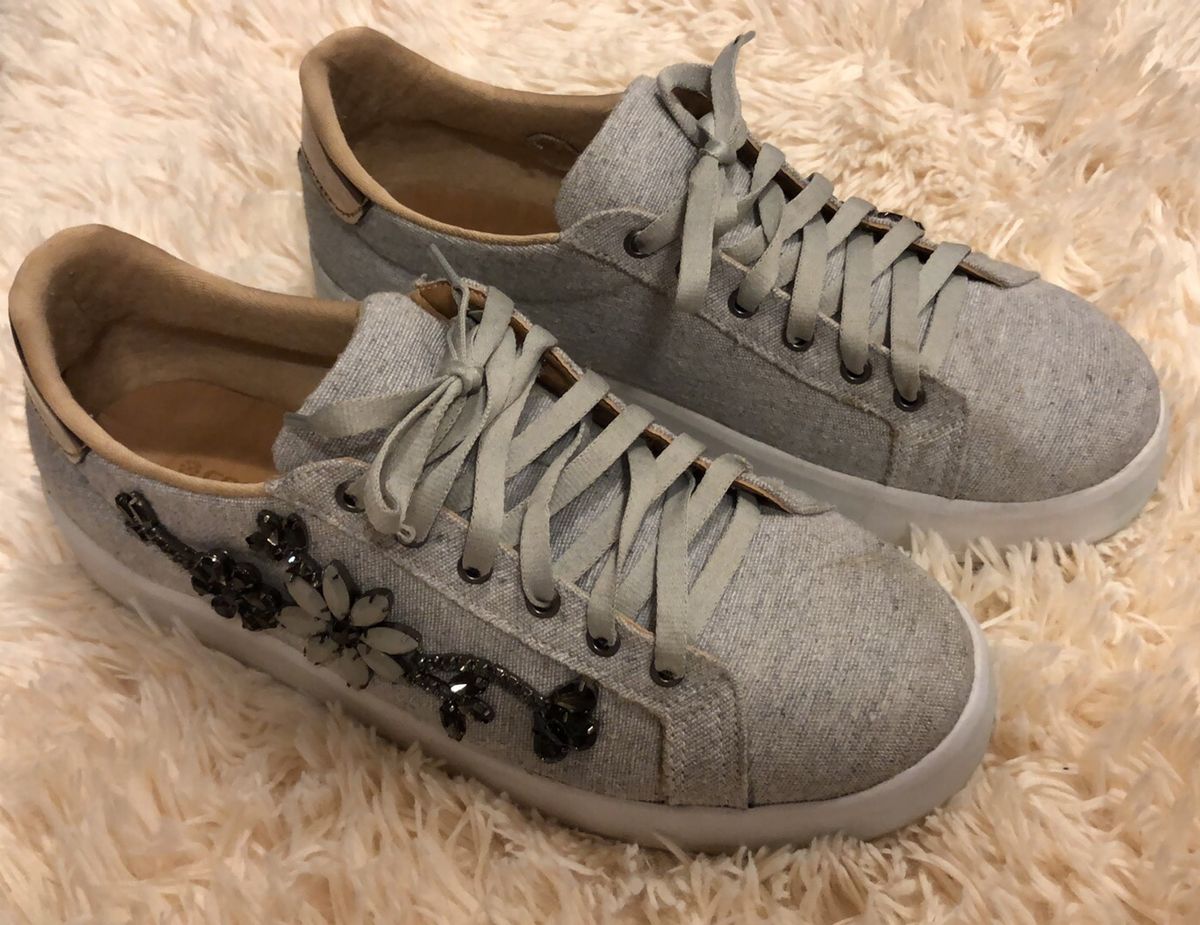 tenis com pedraria constance