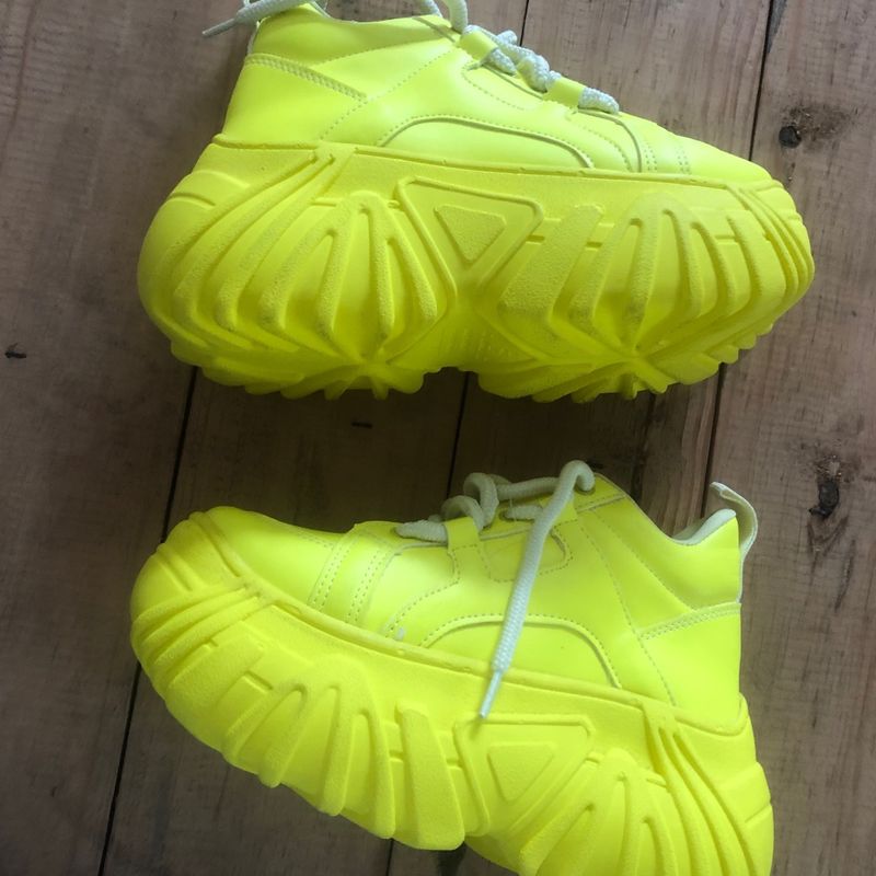 Tenis amarelo best sale neon feminino