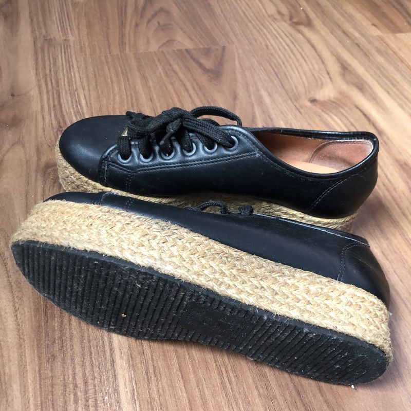 Tenis preto com hot sale solado de corda