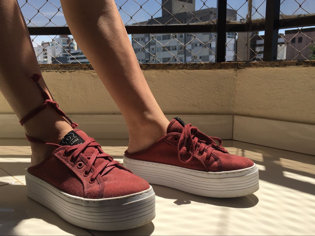 tenis plataforma aberto atras