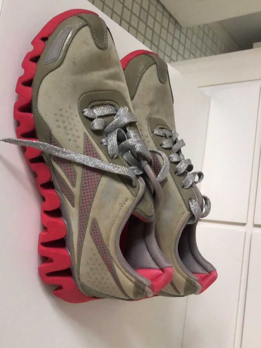 tenis de corrida com molas