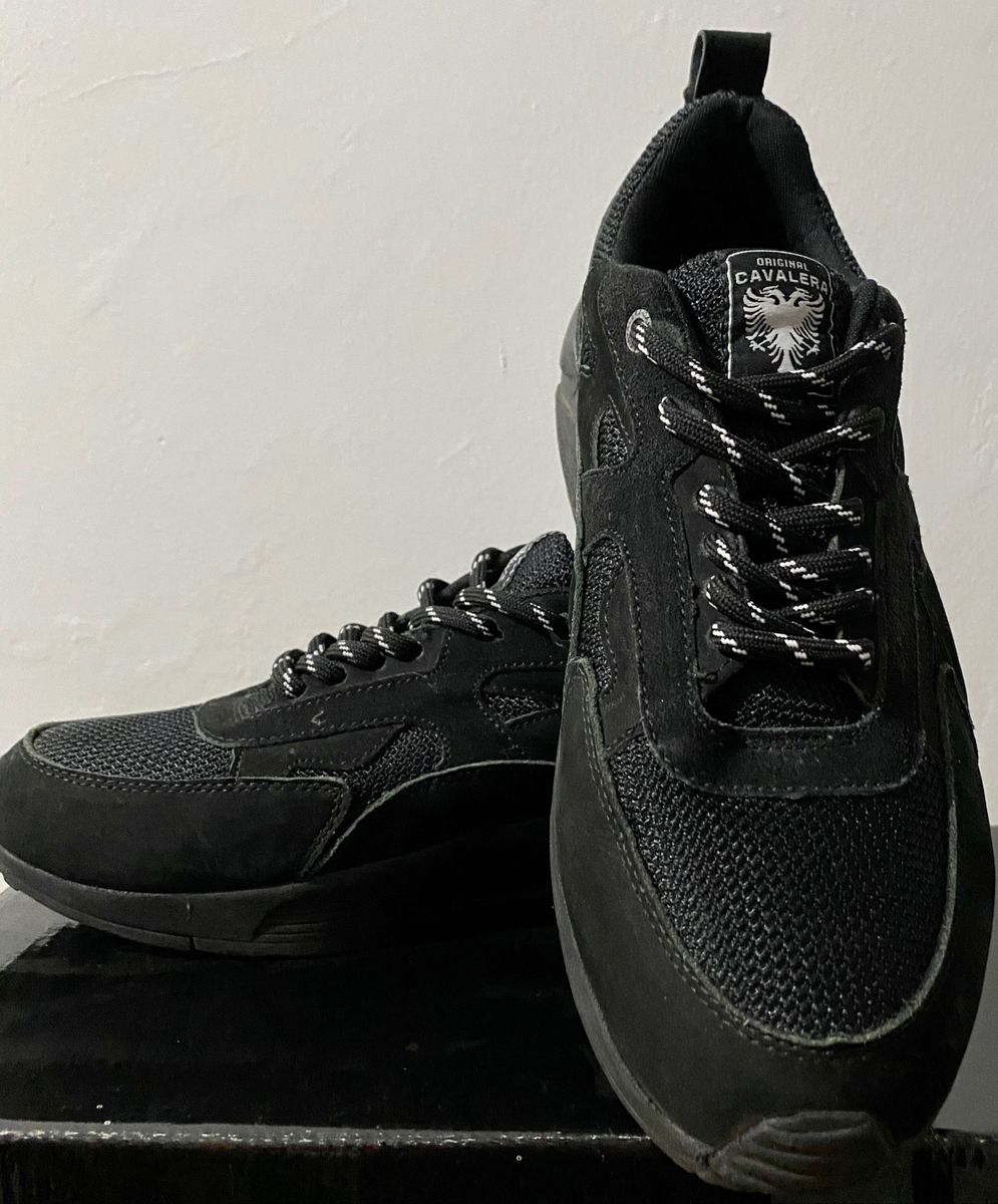 tenis cavalera preto