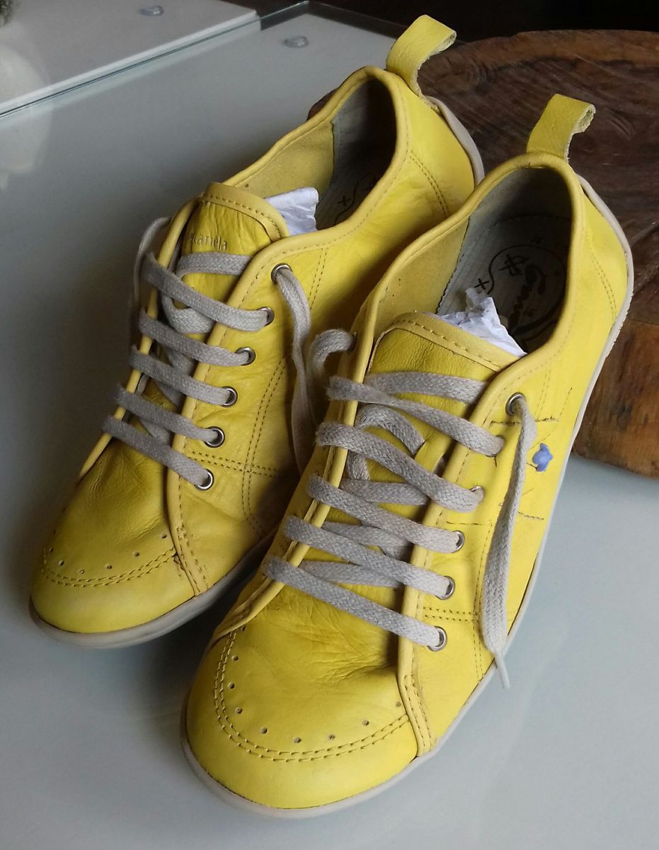 tenis cravo e canela amarelo