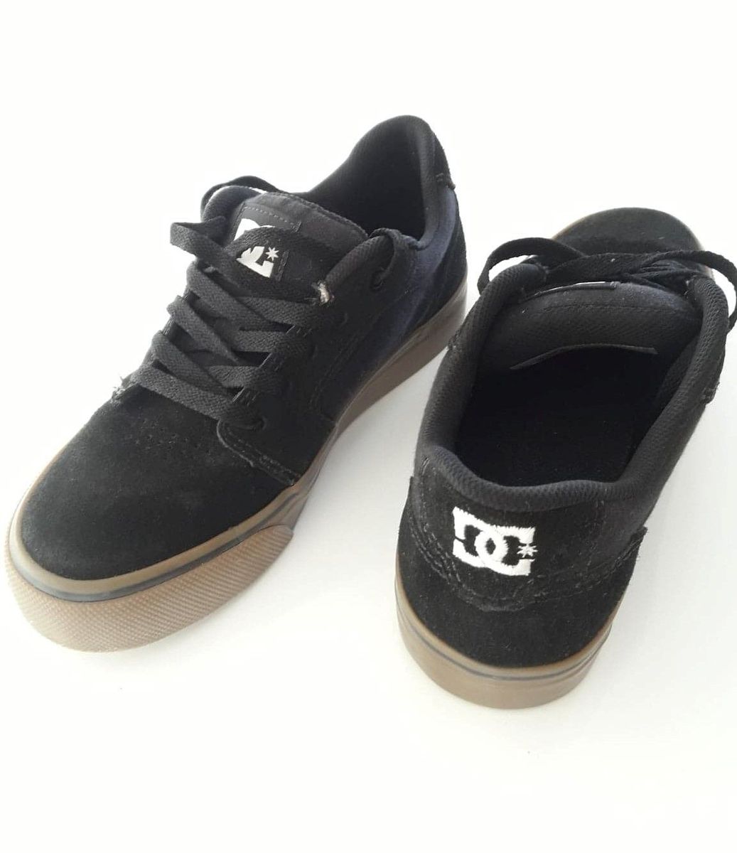 tenis dc preto e marrom