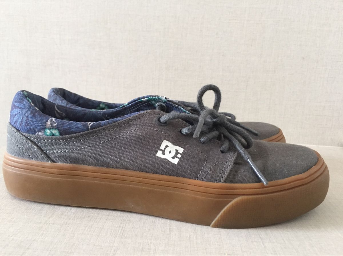 tenis dc feminino cinza