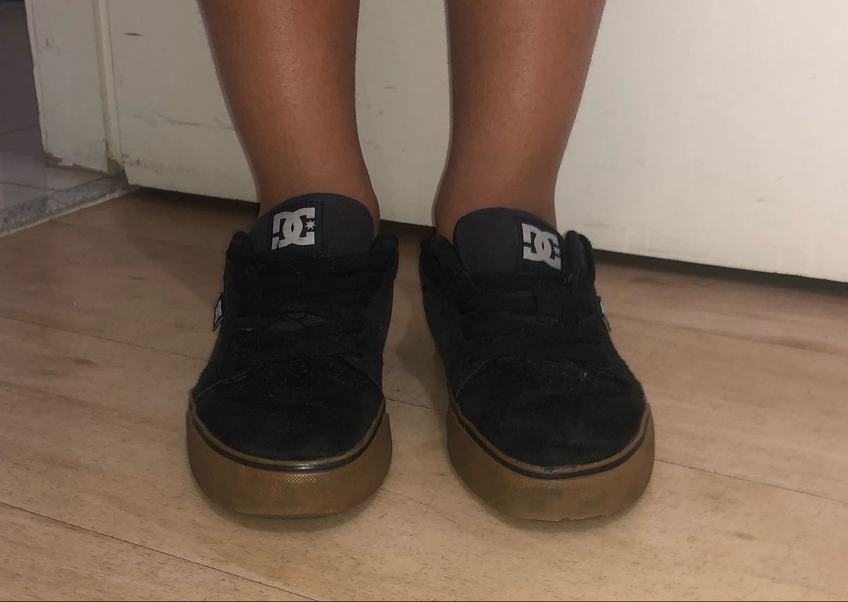 dc shoes preto e marrom