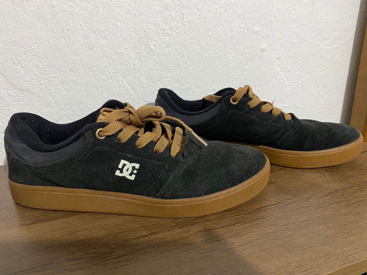 Tenis dc shoes hot sale preto e marrom