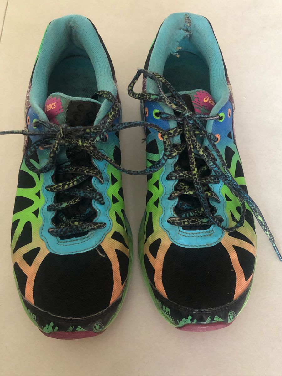 tenis de corrida colorido