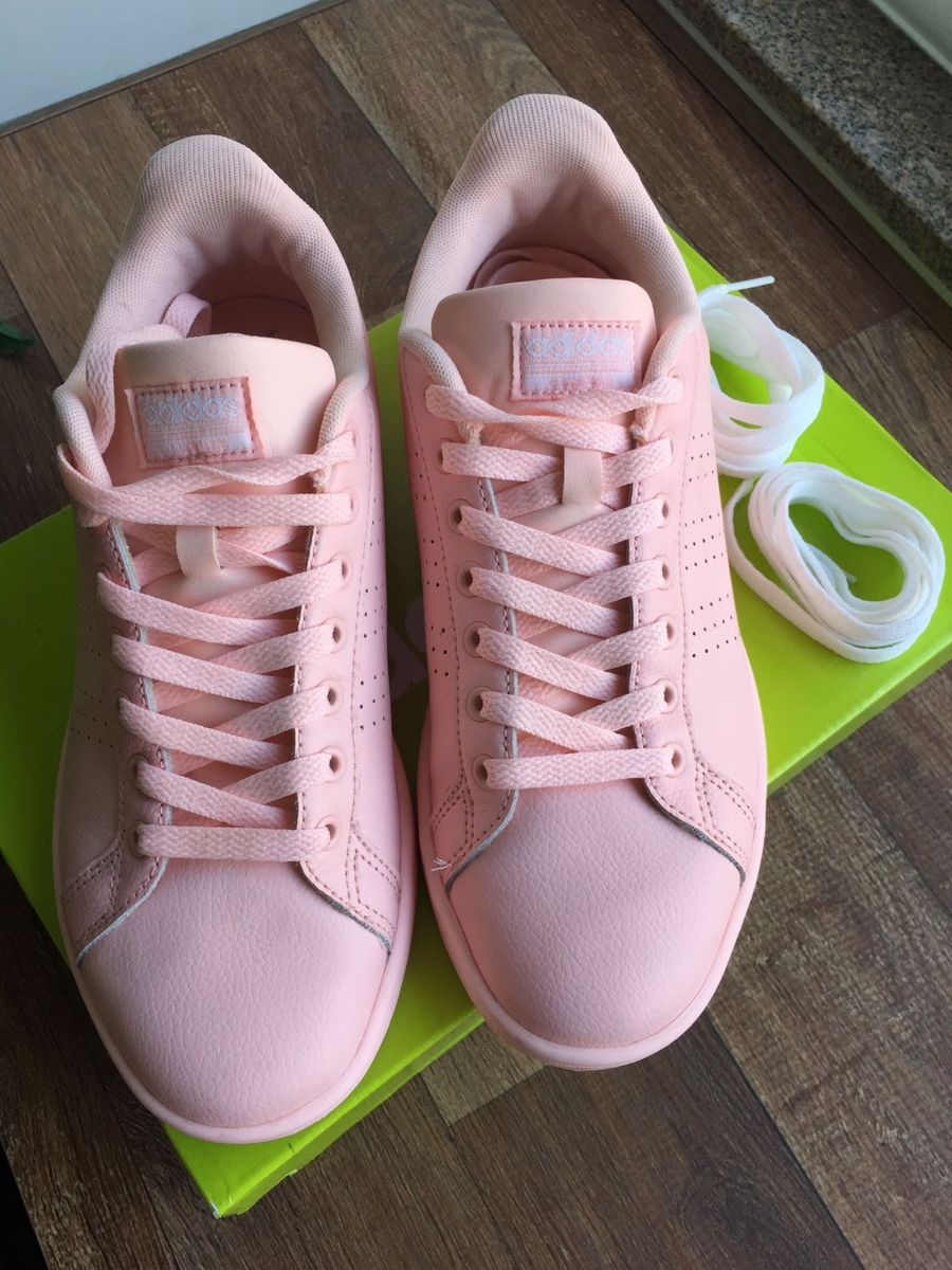 tênis de couro feminino adidas