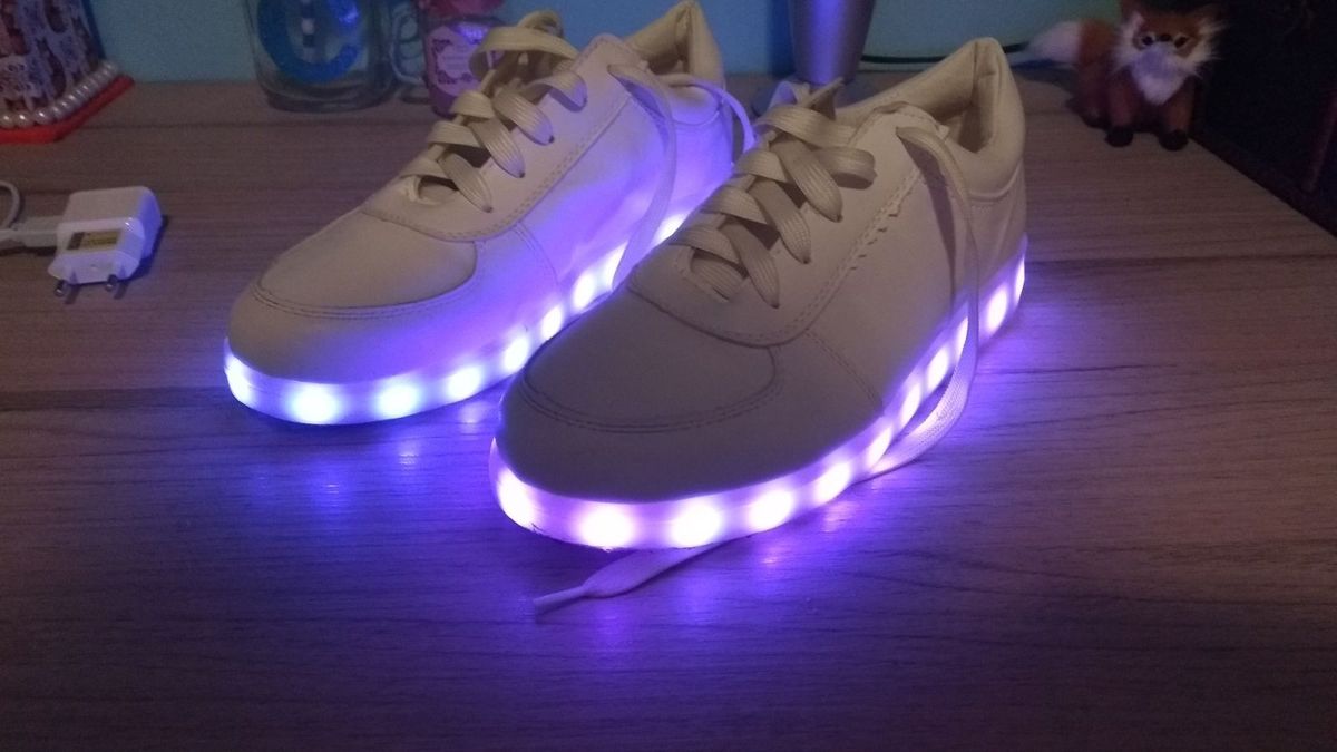 tenis de led com carregador