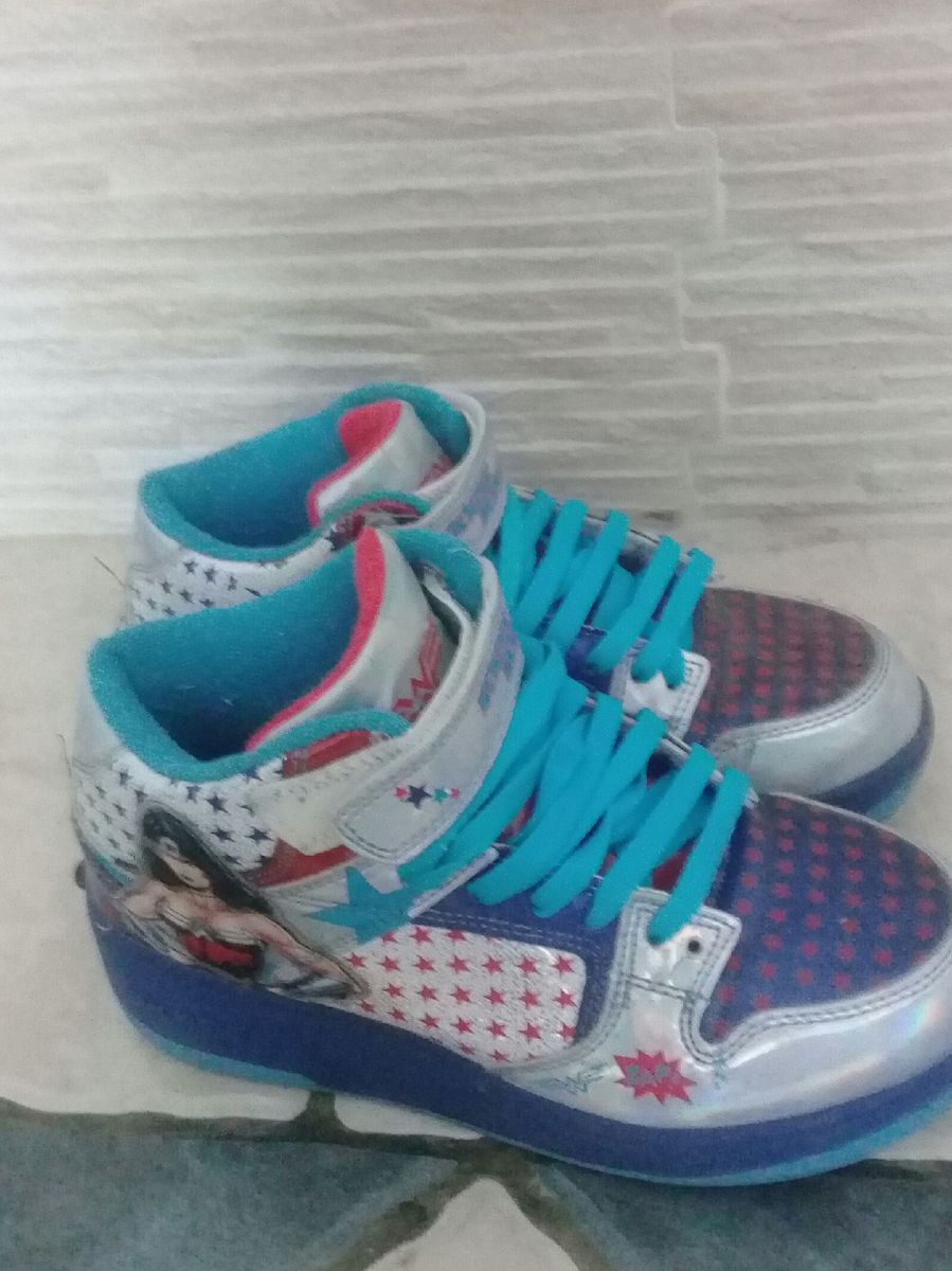 tenis de rodinha mulher maravilha