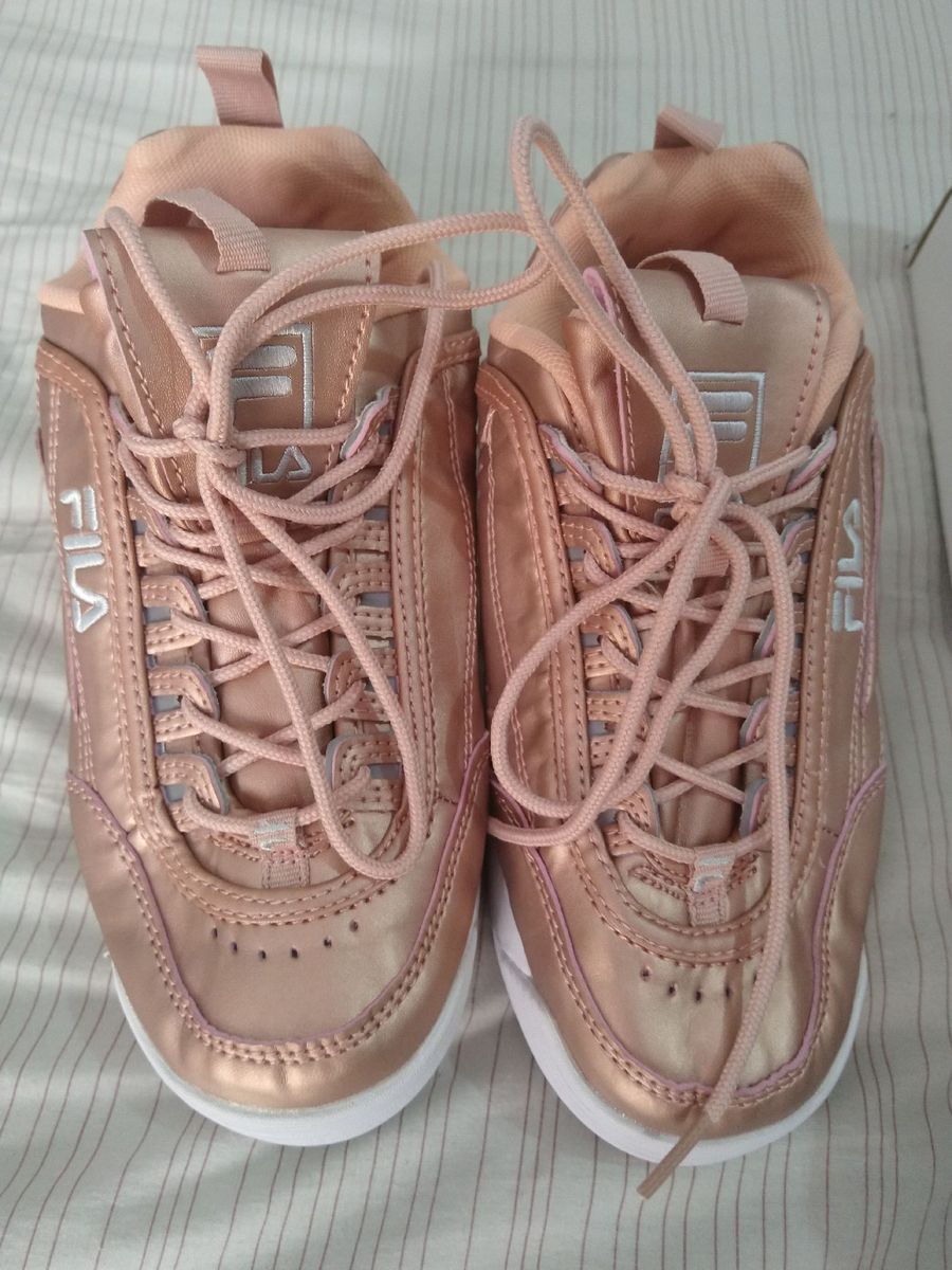 tenis da fila dourado