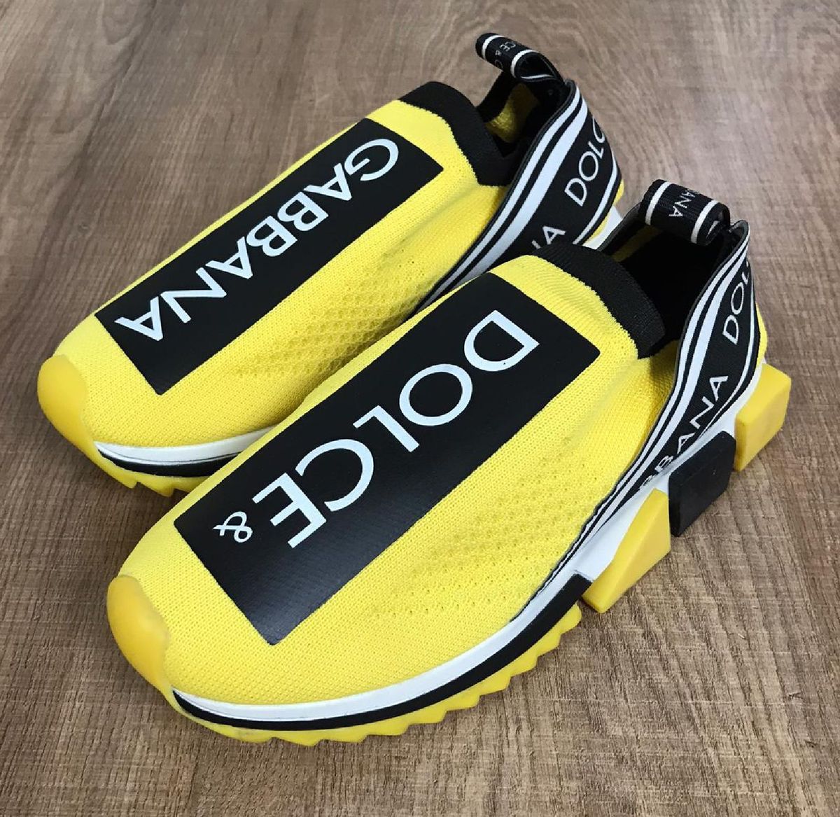 tenis dolce gabbana amarelo
