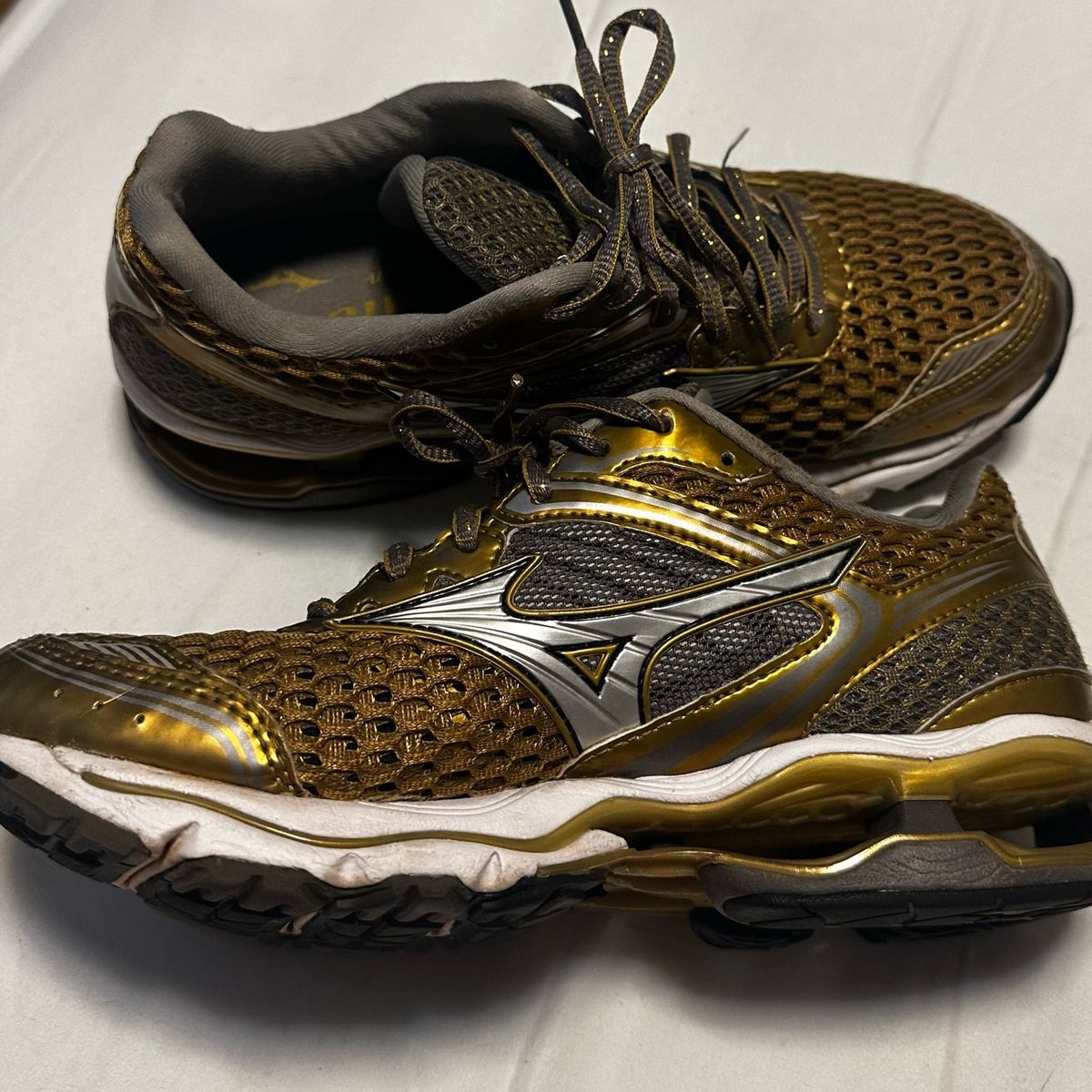 Mizuno creation shop 17w dourado