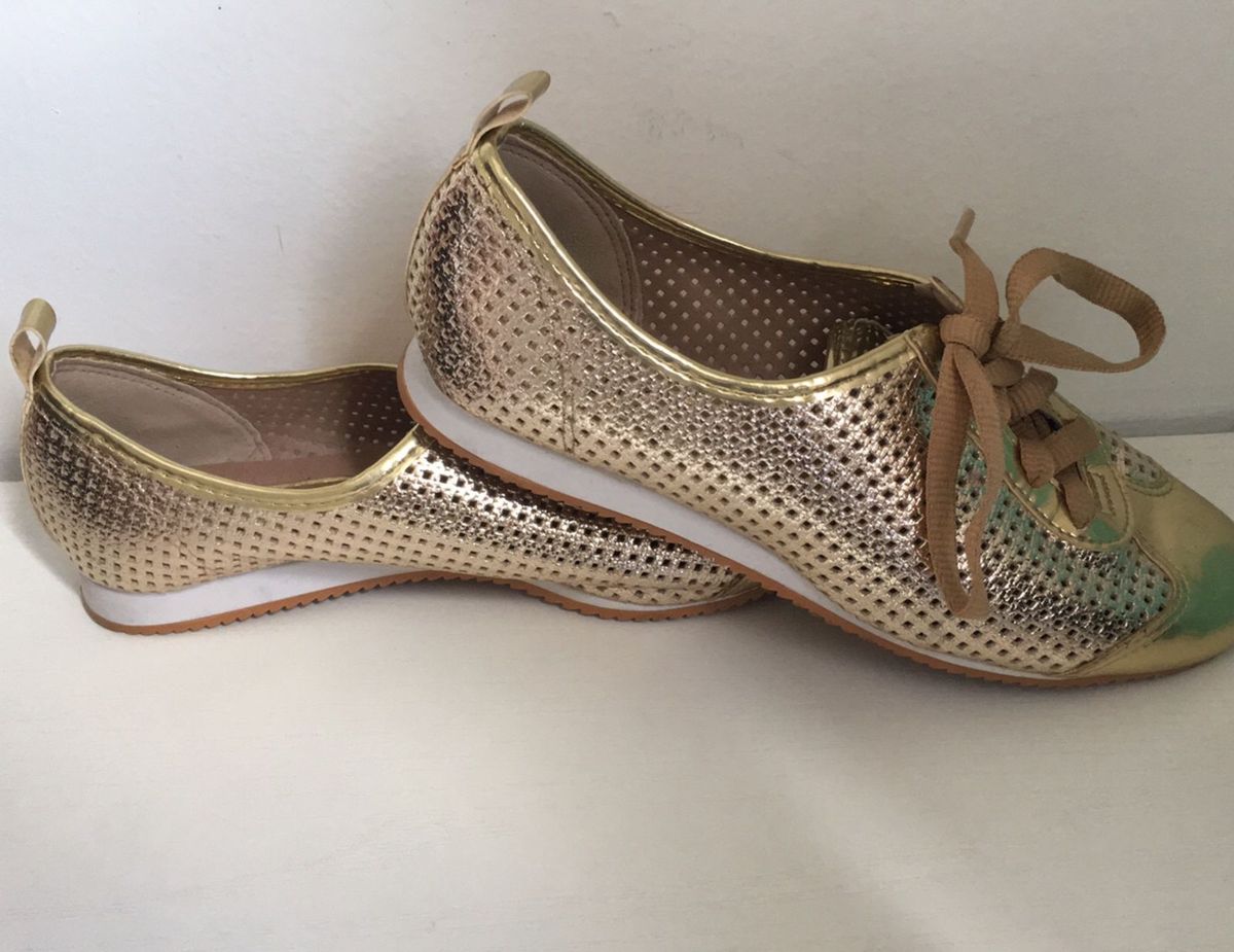 tenis dourado beira rio