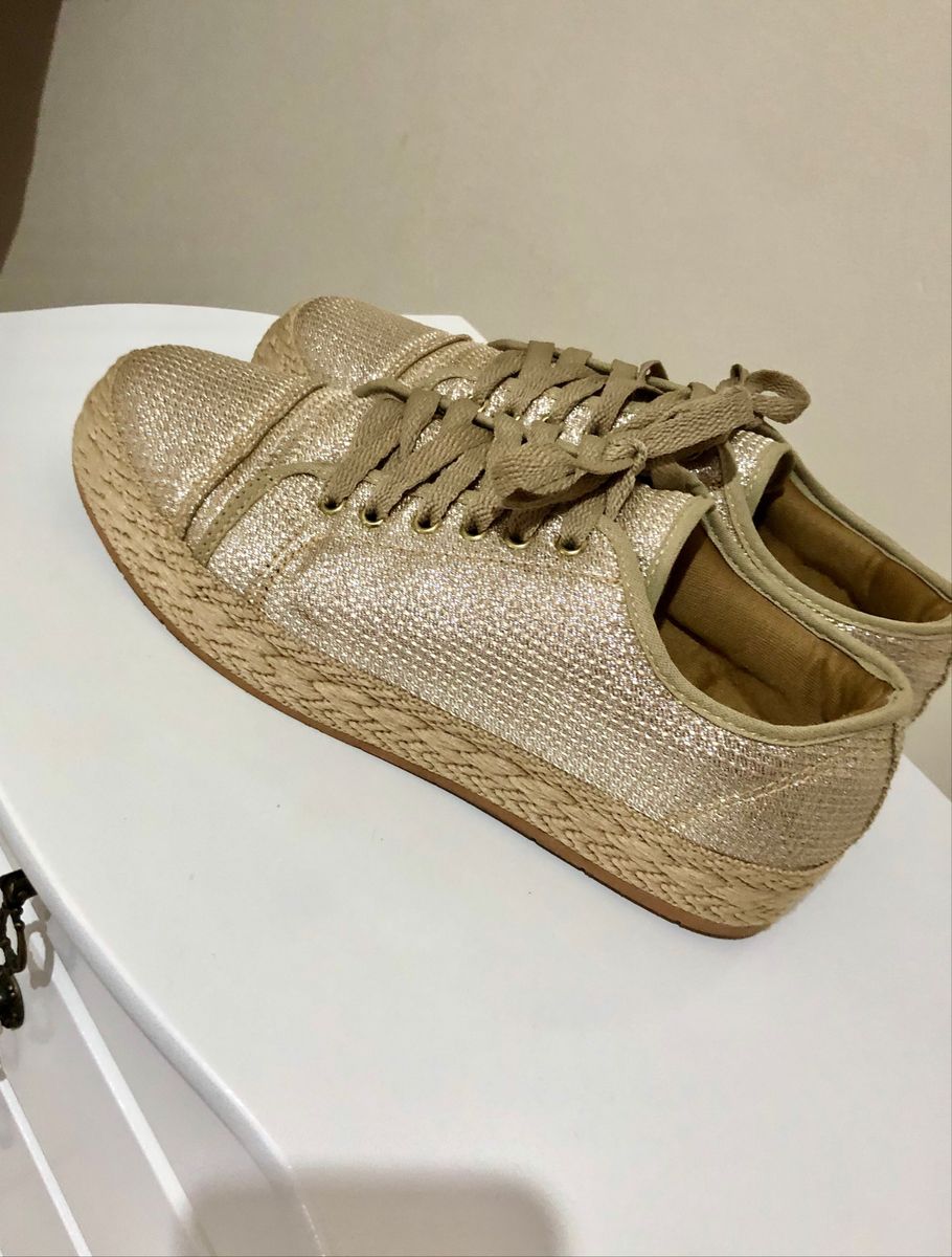 tenis dourado