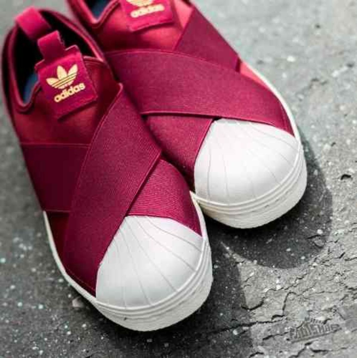 slip on adidas vermelho